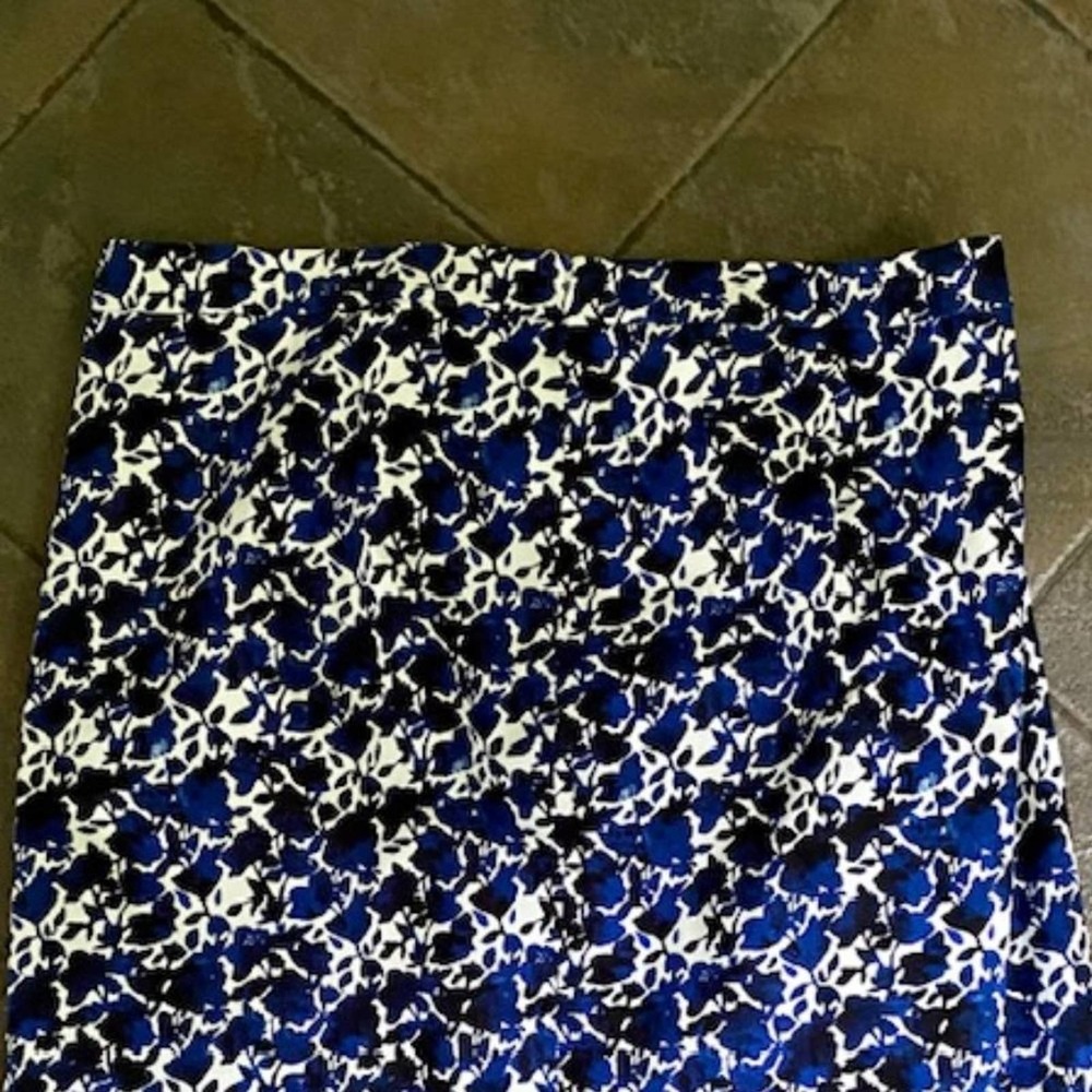J. Crew Black, Blue & White Floral Cotton Sateen Pencil Skirt - NWT - Picture 3 of 13
